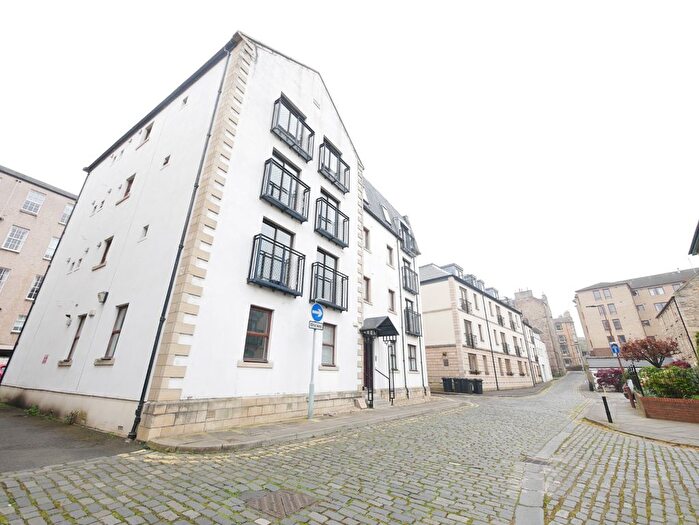 2 Bedroom Flat To Rent In West Silvermills Lane, Canonmills, Edinburgh, EH3