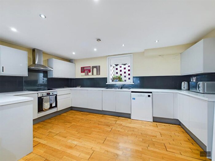 4 Bedroom End Of Terrace House To Rent In Portland Street, Exeter, EX1
