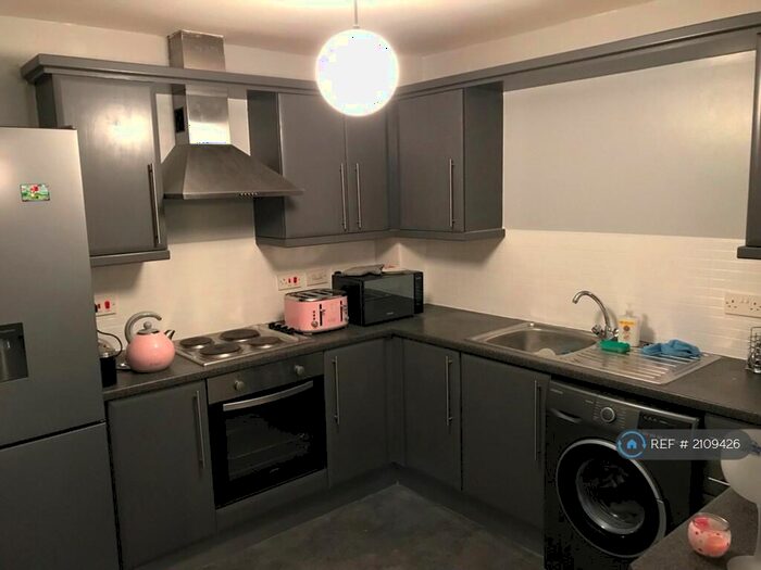 2 Bedroom Flat To Rent In Collegiate Way, Swinton, Manchester, M27
