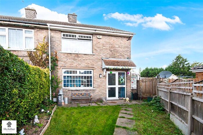 2 Bedroom Semi-Detached House For Sale In Hunster Grove, New Rossington, Doncaster, South Yorkshire, DN11