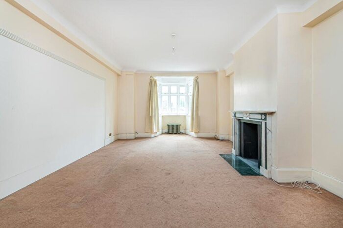 5 Bedroom Apartment To Rent In Hall Road London, NW8