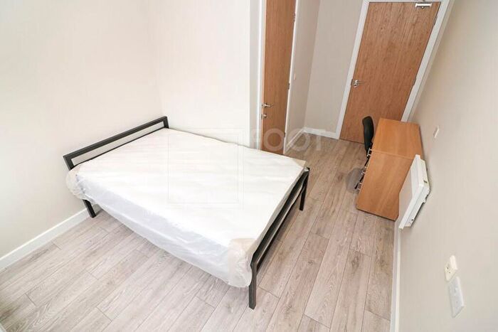 Flat To Rent In Colonnade House, Sunbridge Road, Bradford, BD1
