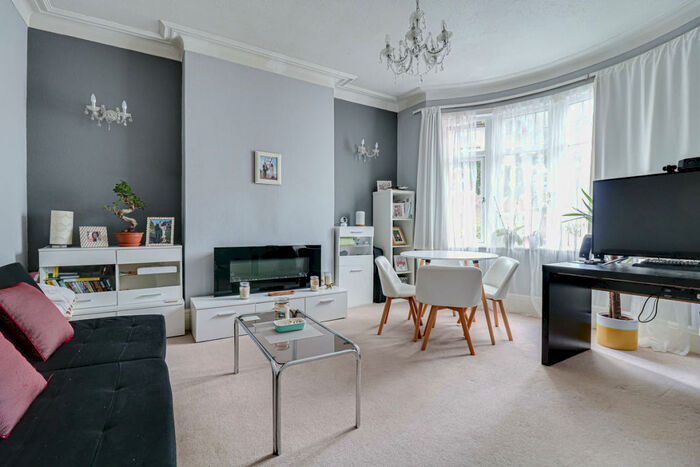 1 Bedroom Apartment To Rent In Cheltenham Road, Southend-on-sea, SS1