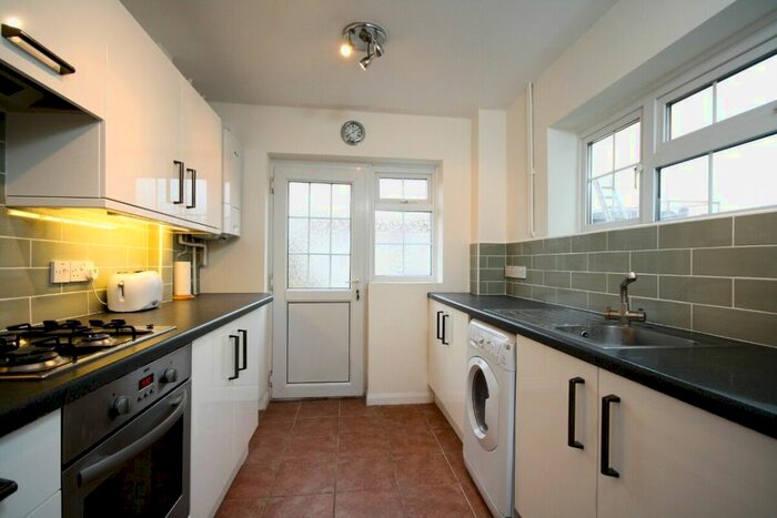 4 Bedroom Semi-Detached House To Rent In Southway, Guildford, GU2