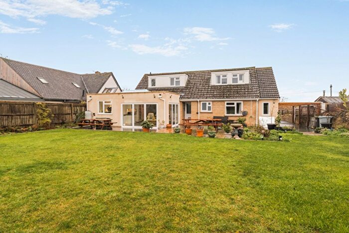 4 Bedroom Detached House For Sale In Shilton Road, Carterton, Oxfordshire, OX18