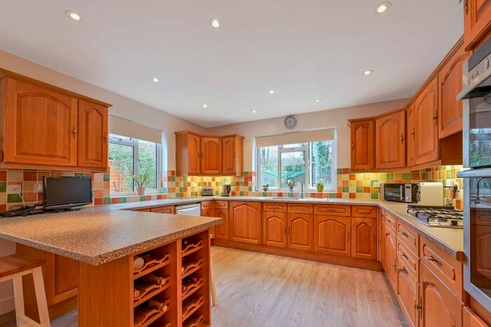 3 Bedroom Bungalow To Rent In Dorking Road, Chilworth, Guildford, GU4