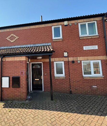 1 Bedroom Flat To Rent In Rowan Close, Barnsley, South Yorkshire, S70