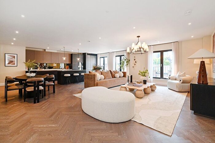 3 Bedroom Flat To Rent In Marylebone Mansions, Molyneux Street, W1H