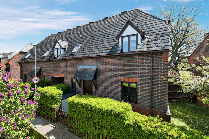 1 Bedroom Maisonette To Rent In Rushleydale, Chelmsford, CM1