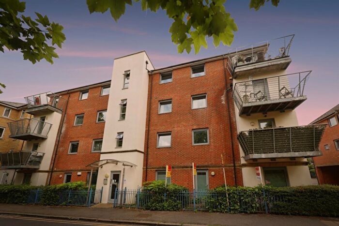 2 Bedroom Flat For Sale In West End Road, High Wycombe, HP11
