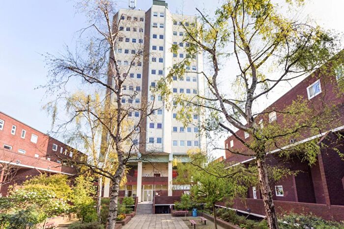 2 Bedroom Flat To Rent In Tamar Square, Woodford Green, IG8