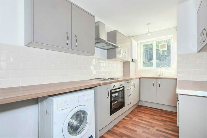 3 Bedroom Flat To Rent In Whitlock Drive, Southfields, SW19