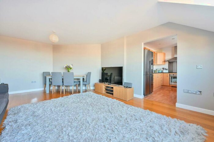 3 Bedroom Flat To Rent In Sydenham Road, Guildford, GU1