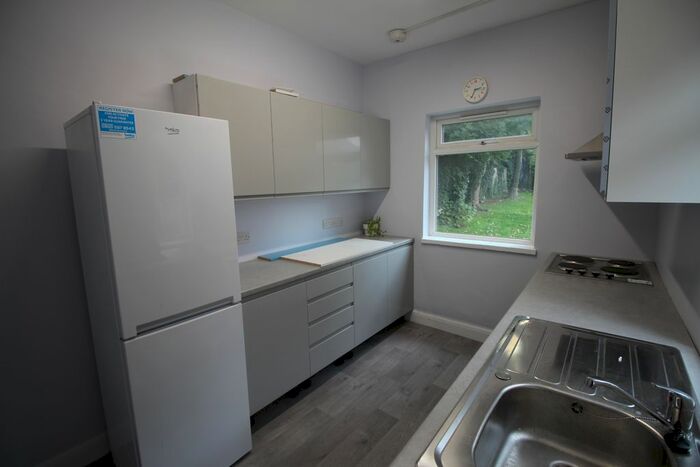 5 Bedroom Semi-Detached House To Rent In Finchley Lane, Hendon, NW4