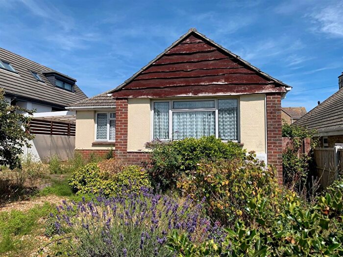 2 Bedroom Bungalow For Sale In Bay Crescent, Swanage, BH19