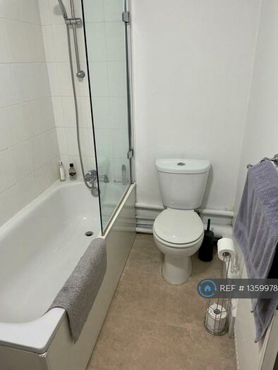 2 Bedroom Flat To Rent In Hayne Road, Beckenham, BR3