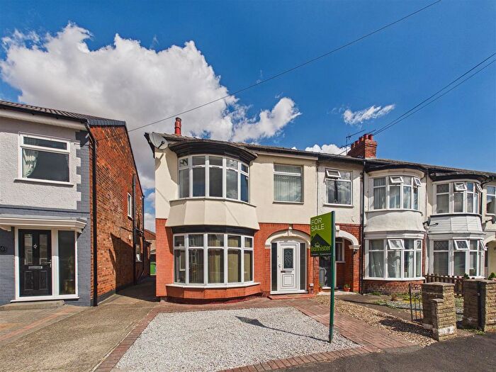 3 Bedroom Semi-detached House For Sale In Princes Avenue, Hessle, HU13