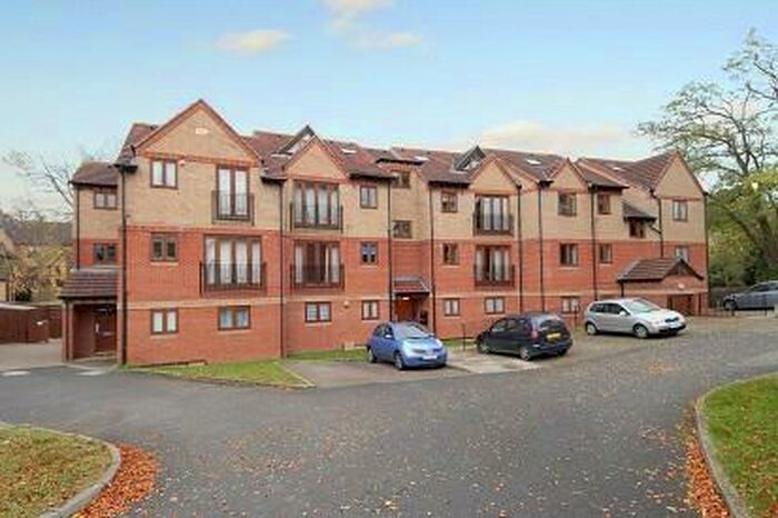 3 Bedroom Apartment To Rent In The Dale, Headington, OX3