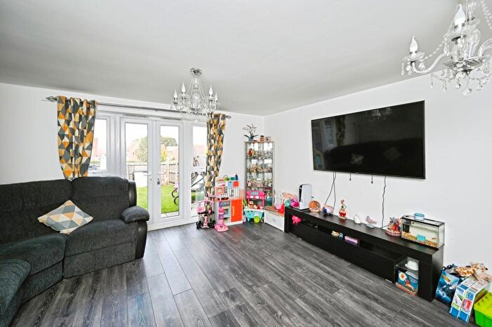 3 Bedroom End Of Terrace House For Sale In Gressingham Close, Forest Town, Mansfield, Nottinghamshire, NG19
