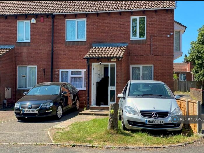 4 Bedroom Semi-Detached House To Rent In The Delph, Reading, RG6