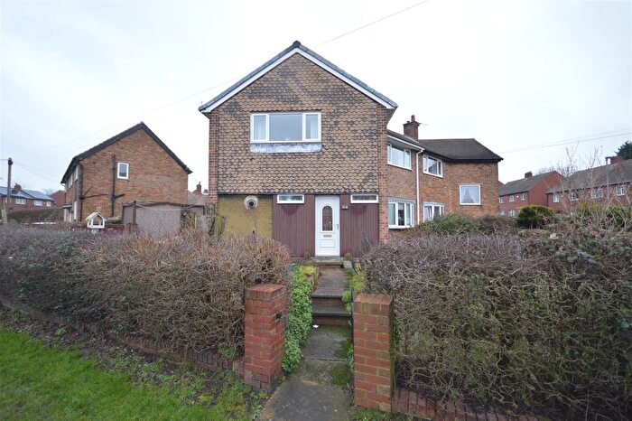 3 Bedroom Semi Detached House For Sale In Leatham Crescent, Pontefract, WF7
