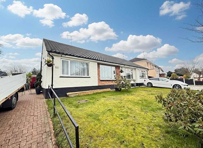 2 Bedroom Bungalow For Sale In Leigh On Sea, SS9