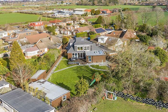 4 Bedroom Detached House For Sale In Tadmor Close, Sunbury-On-Thames, TW16