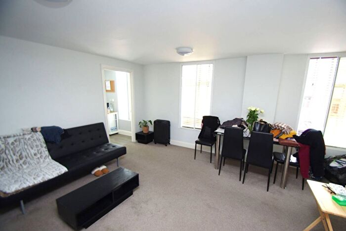 2 Bedroom Flat To Rent In High Street., Watford, WD17