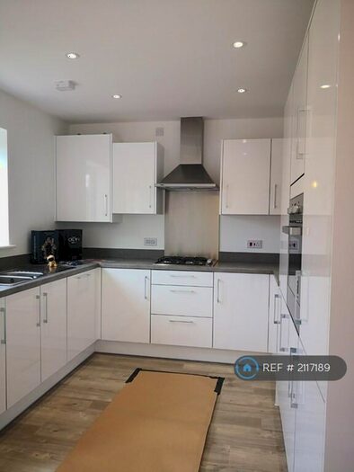 3 Bedroom End Of Terrace House To Rent In Bath Crescent, Bicester, OX26