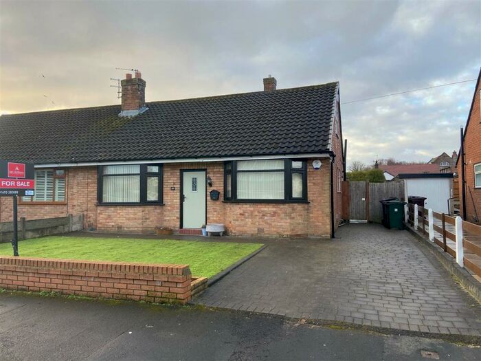 2 Bedroom Bungalow For Sale In Calder Avenue, Ormskirk, L39