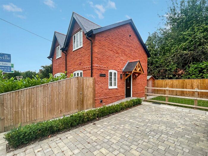 3 Bedroom Detached House For Sale In Horsepond Road, Gallowstree Common, RG4