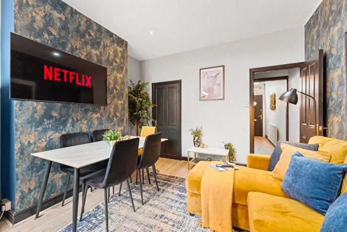 4 Bedroom Property To Rent In Carberry Terrace, Hyde Park, Leeds, LS6