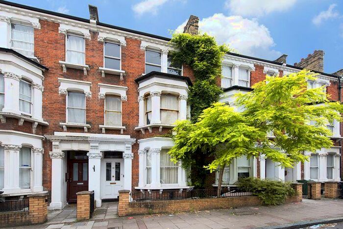 3 Bedroom Flat To Rent In Brook Drive, London, SE11