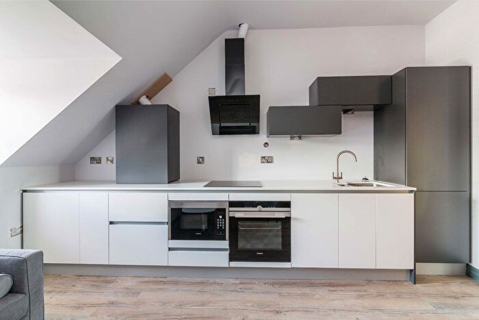 1 Bedroom Flat To Rent In Waverley Street, Nottingham, NG7