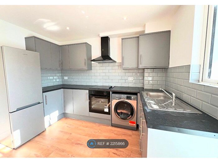 2 Bedroom Flat To Rent In Markhouse Road, London, E17