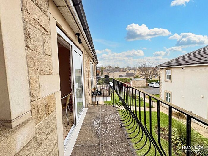 1 Bedroom Flat For Sale In Old Bank Road, Earlsheaton, Dewsbury, WF12
