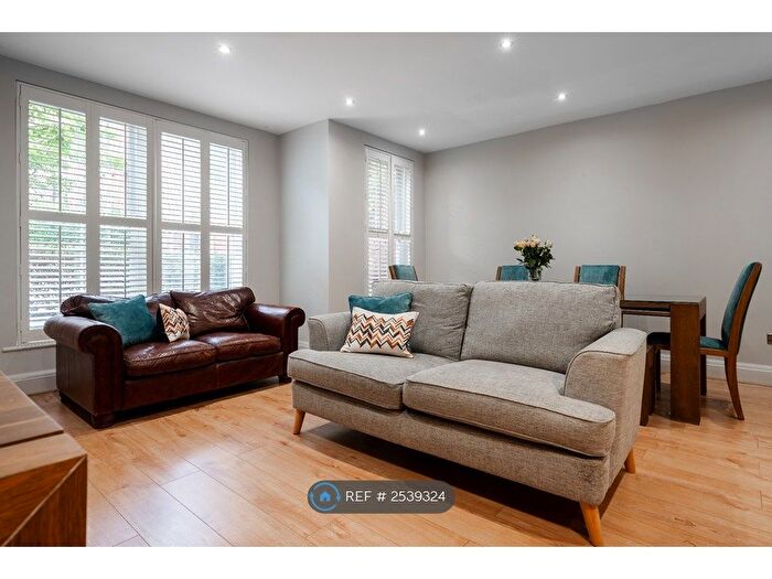 2 Bedroom Flat To Rent In Victoria Mansions, Liverpool, L17