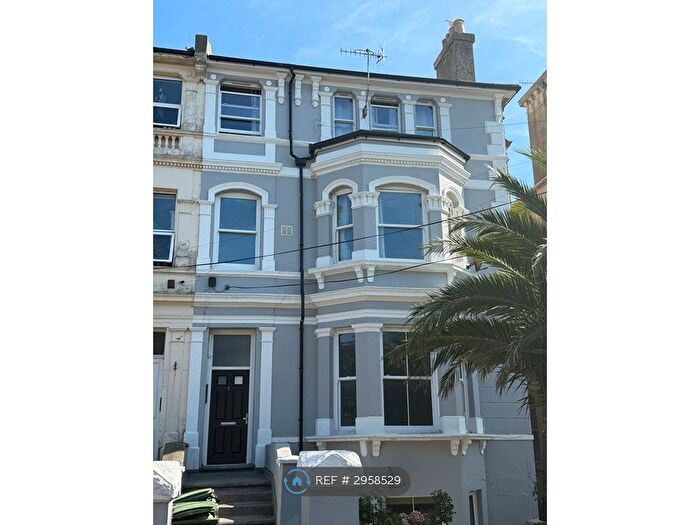 2 Bedroom Flat To Rent In Holmesdale Gardens, Hastings, TN34