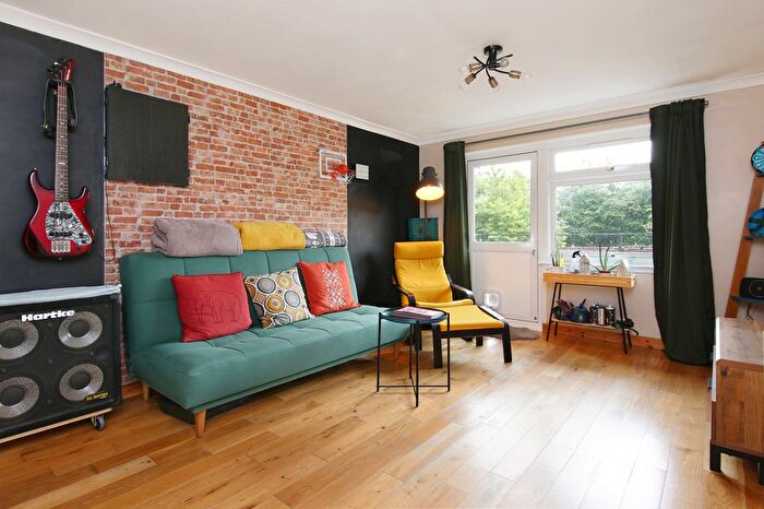 2 Bedroom Flat For Sale In / Lady Nairne Place, Duddingston, Edinburgh, EH8
