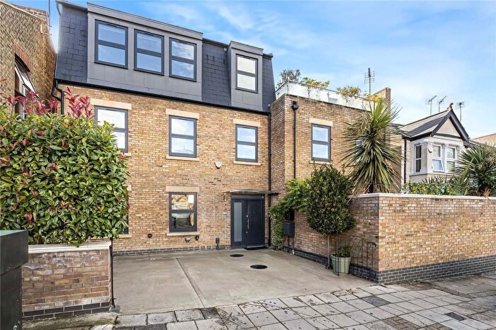 3 Bedroom Detached House For Sale In Harrow View Road, London, W5