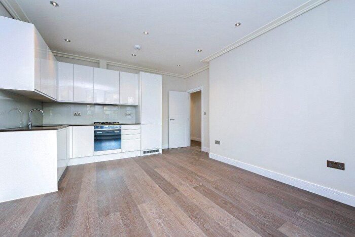 3 Bedroom Apartment To Rent In Holloway Road, Holloway, London, N7