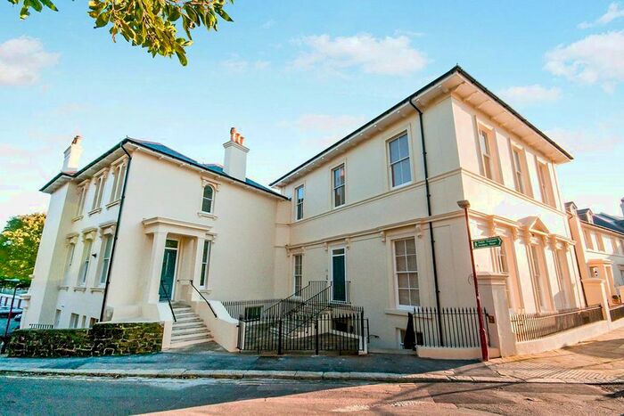 2 Bedroom Flat To Rent In Archery Road, St. Leonards-On-Sea, East Sussex, TN38