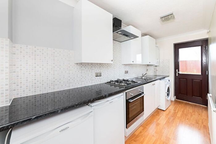 1 Bedroom Flat To Rent In Midwinter Avenue, Milton, OX14