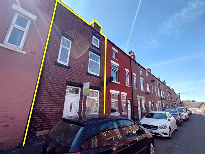 4 Bedroom Terraced House To Rent In Daw Green Avenue, Crigglestone, WF4