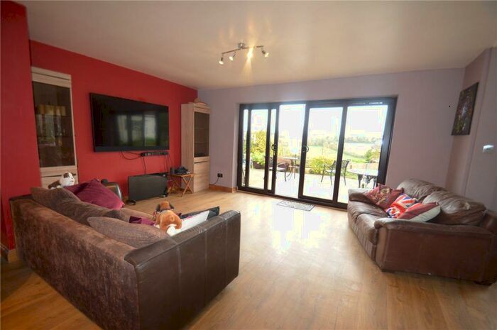 1 Bedroom Apartment To Rent In Woodplace Lane, Coulsdon, CR5