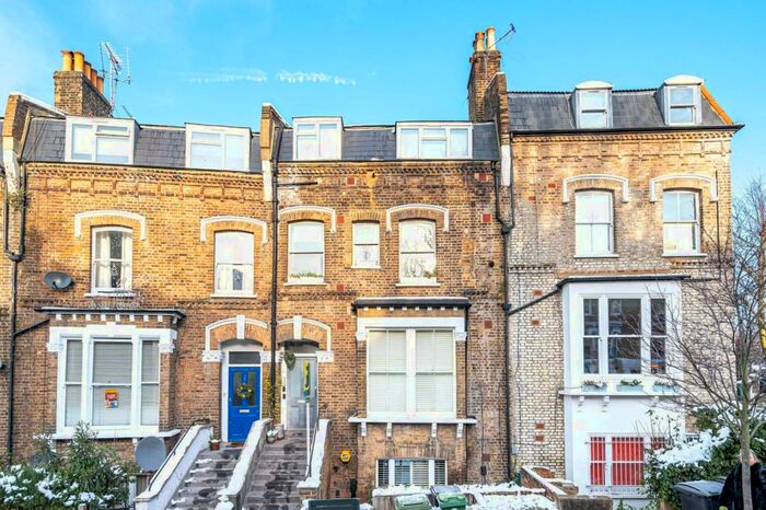 2 Bedroom Flat To Rent In Lady Somerset Road, Kentish Town, London, NW5