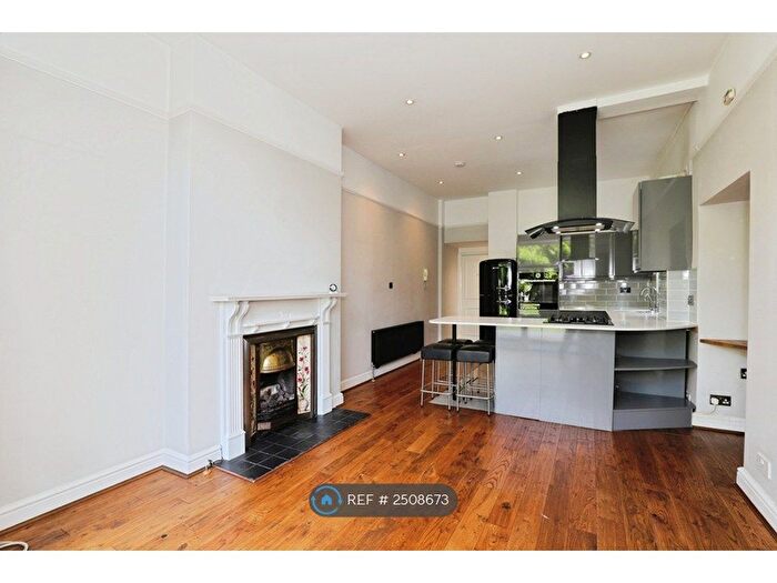 2 Bedroom Flat To Rent In Nemoure Road, Ealing, London, W3