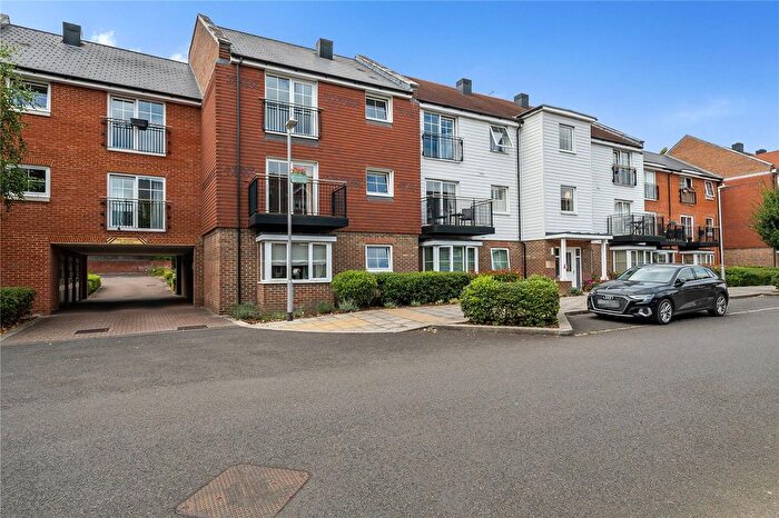 2 Bedroom Flat For Sale In Eden Road, Dunton Green, Sevenoaks, Kent, TN14