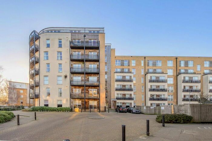 2 Bedroom Flat To Rent In Lanadron Close, Isleworth, TW7