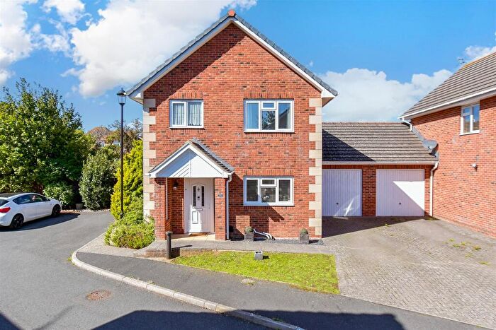 3 Bedroom Link Detached House For Sale In King Edward Close, Shanklin, Isle Of Wight, PO37